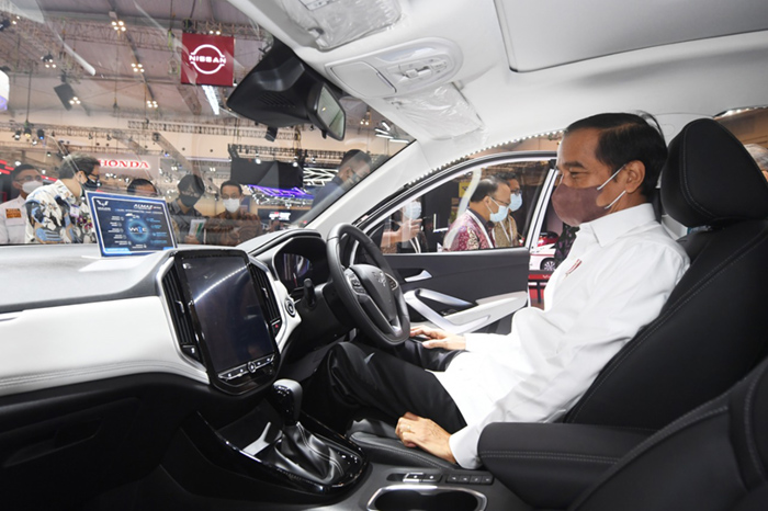 President Jokowi visited the GIIAS auto show at ICE, BSD City